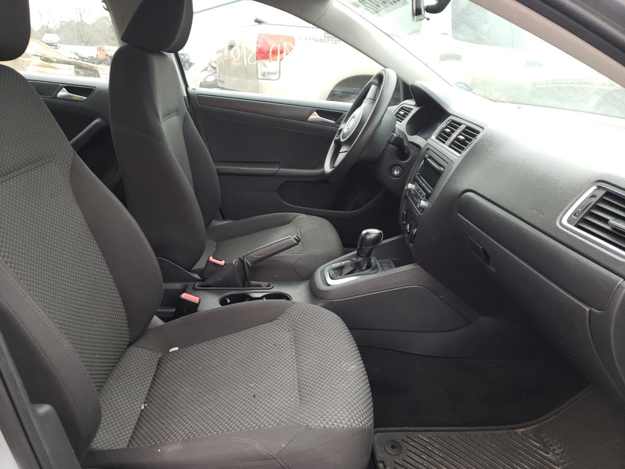 Photo 5 from auction – 2013 VOLKSWAGEN JETTA BASE with VIN 3VW2K7AJ5DM353725