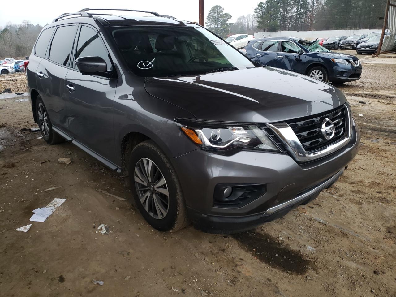 NISSAN PATHFINDER 2017 with VIN 5N1DR2MN1HC669330 - Photo from auction
