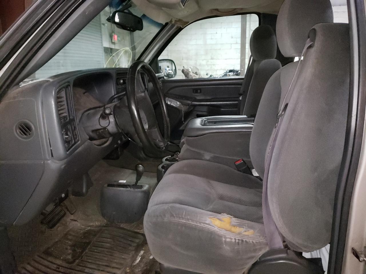Photo 5 from auction – 2004 CHEVROLET SILVERADO with VIN 1GCEK14T44E171787