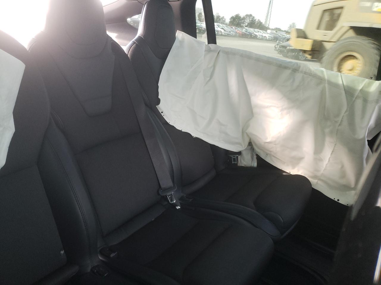 Photo 6 from auction – 2017 TESLA MODEL X with VIN 5YJXCAE21HF039926