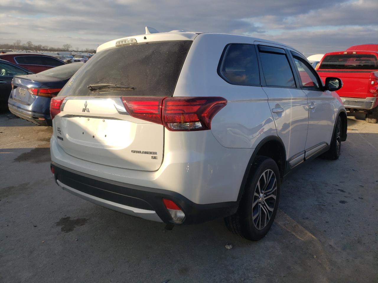 Photo 4 from auction – 2018 MITSUBISHI OUTLANDER with VIN JA4AD3A38JZ033712