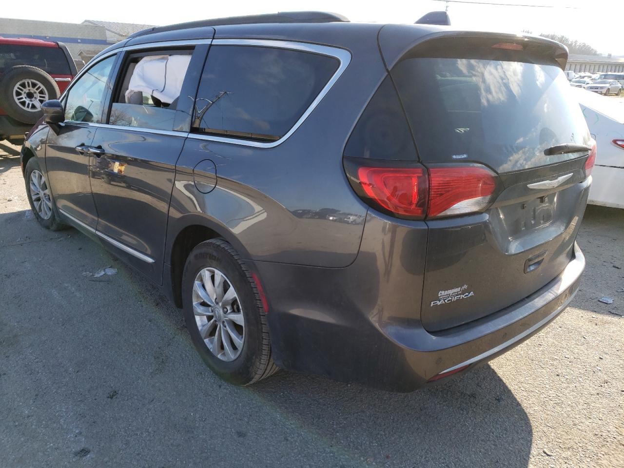 Photo 3 from auction – 2017 CHRYSLER PACIFICA T with VIN 2C4RC1BG4HR527264
