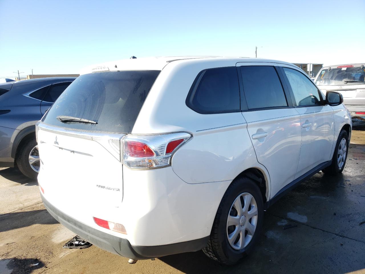 Photo 4 from auction – 2014 MITSUBISHI OUTLANDER with VIN JA4AD2A3XEZ016930