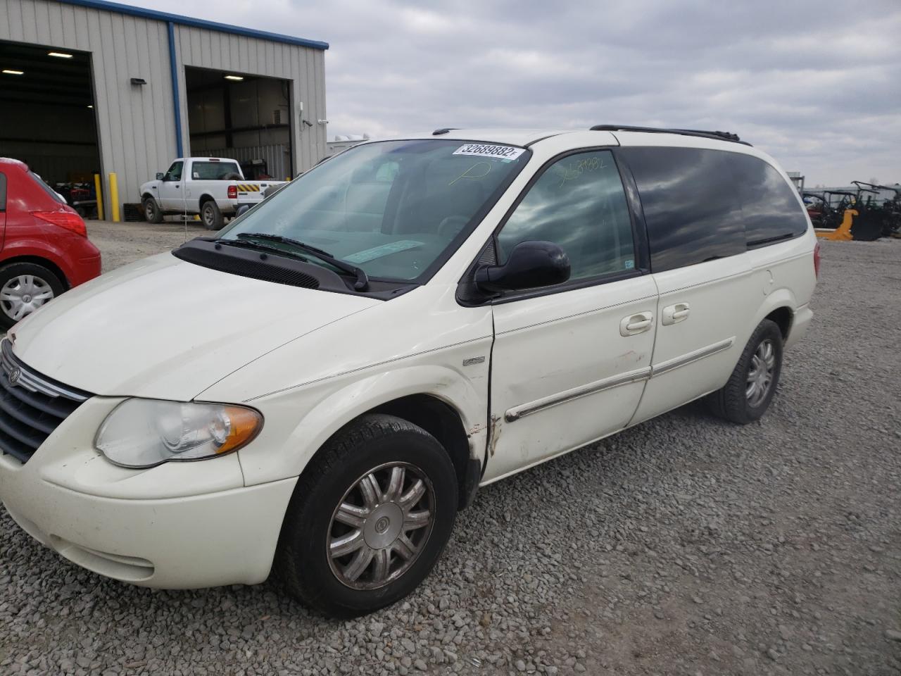 Photo 2 from auction – 2007 CHRYSLER TOWN & COU with VIN 2A8GP54L67R193565