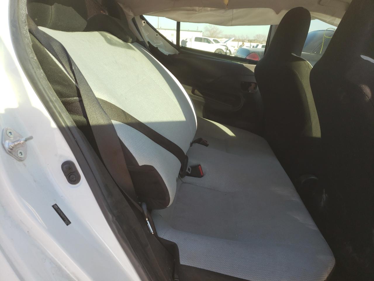 Photo 6 from auction – 2017 TOYOTA PRIUS C with VIN JTDKDTB35H1594659