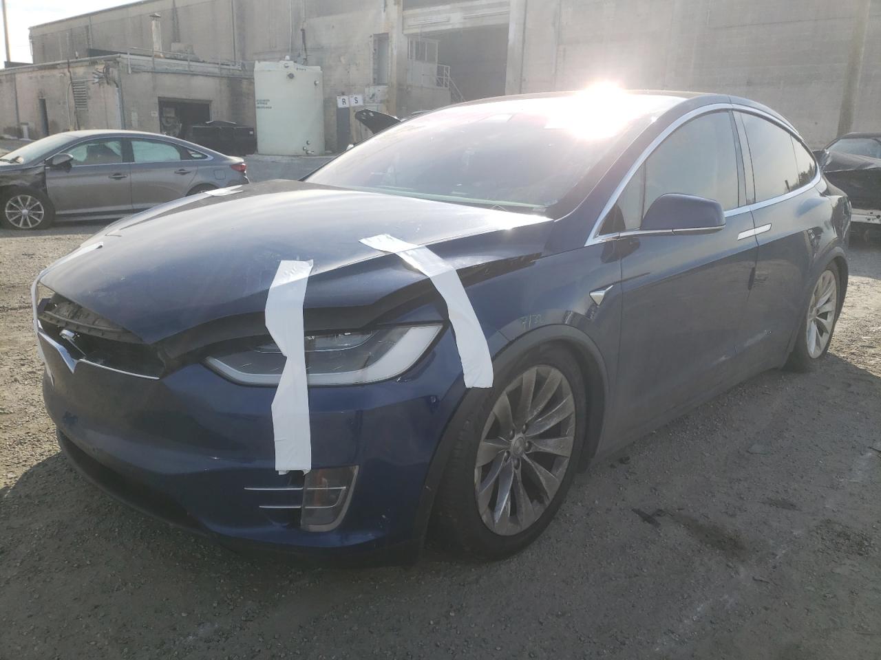 Photo 2 from auction – 2017 TESLA MODEL X with VIN 5YJXCAE21HF039926