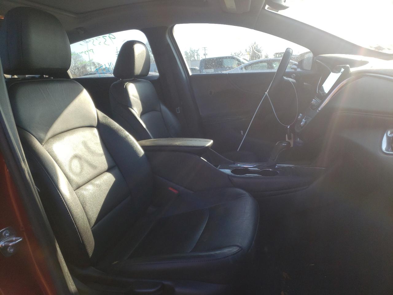 Photo 5 from auction – 2019 CHEVROLET MALIBU LT with VIN 1G1ZD5ST2KF124618