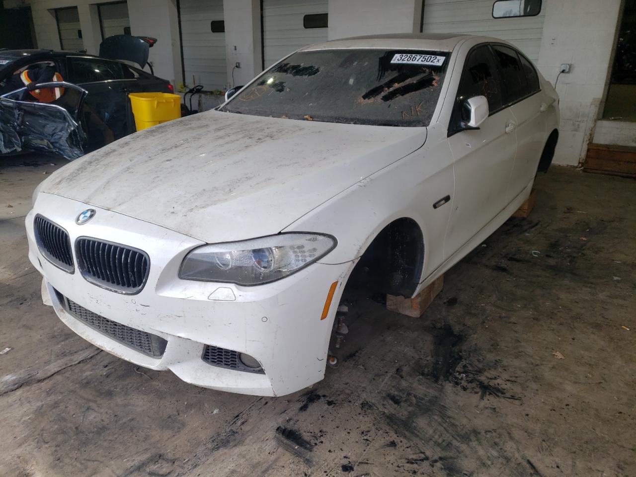 Photo 2 from auction – 2012 BMW 550 with VIN WBAFR9C57CDV59020