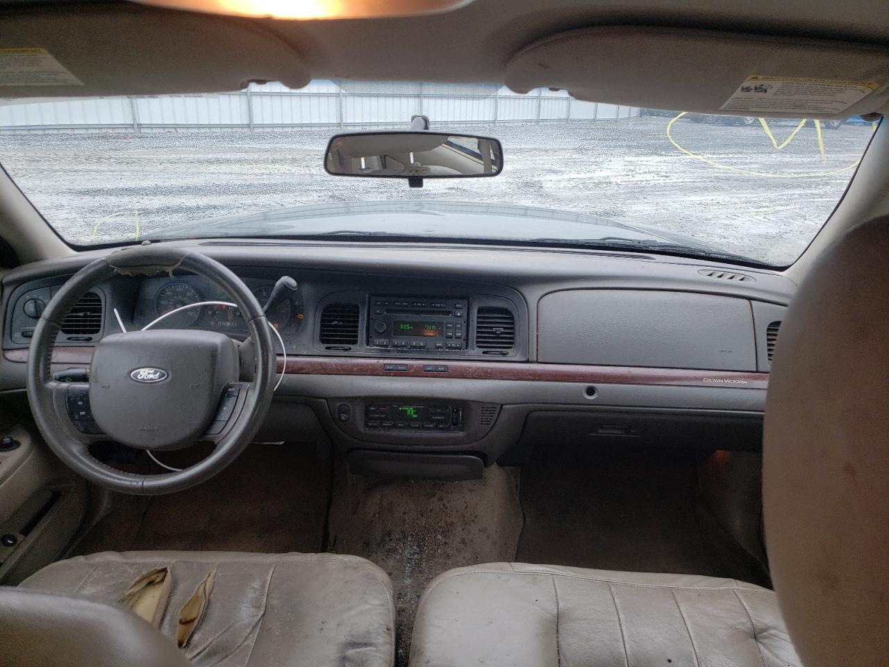 Photo 9 from auction – 2011 FORD CROWN VICT with VIN 2FABP7EV1BX136147