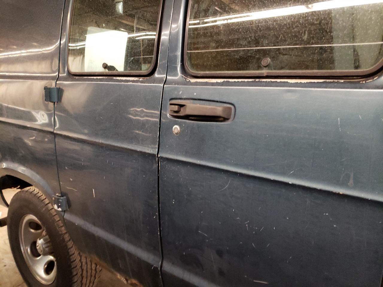 Photo 6 from auction – 2003 DODGE RAM VAN B1 with VIN 2D6WB11X63K514390