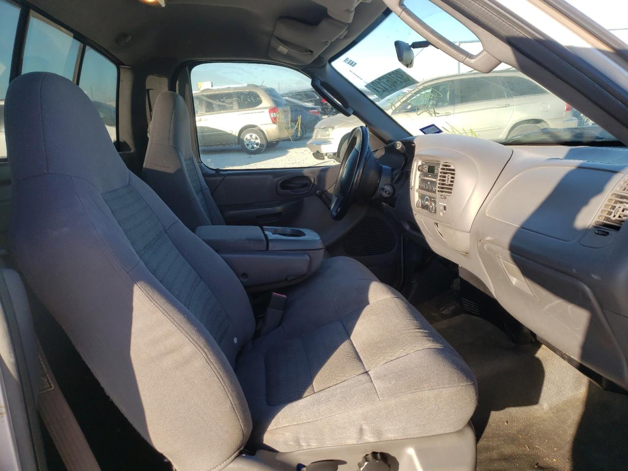 Photo 5 from auction – 2003 FORD F150 with VIN 1FTRF07263KC67228