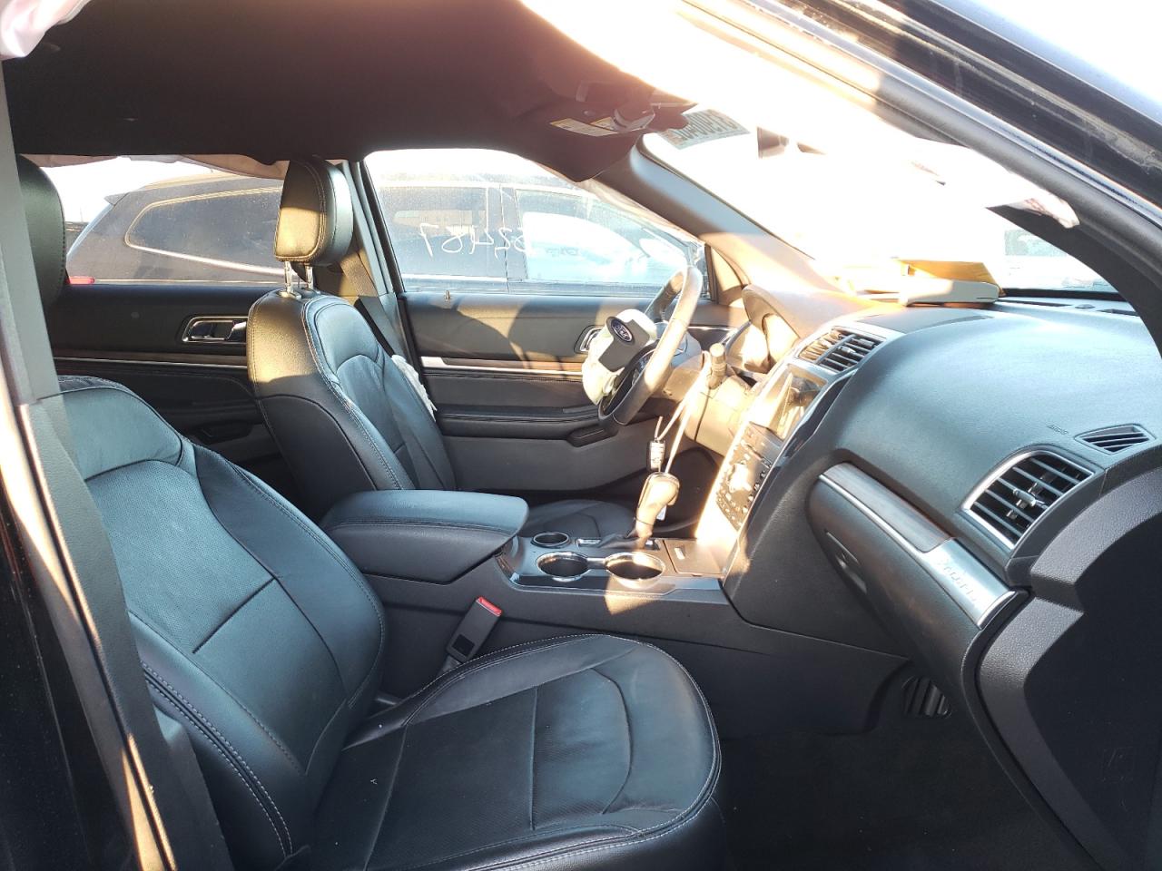 Photo 5 from auction – 2018 FORD EXPLORER L with VIN 1FM5K7F86JGB78263