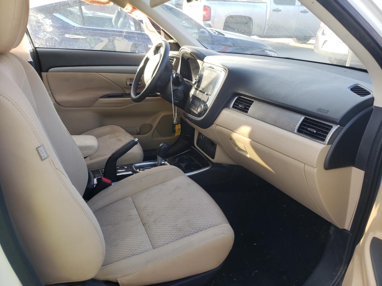 Photo 5 from auction – 2018 MITSUBISHI OUTLANDER with VIN JA4AD3A38JZ033712