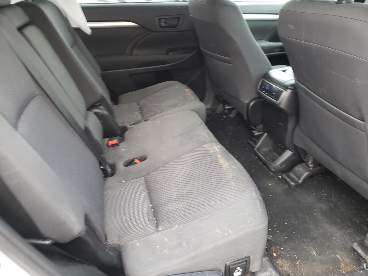 Photo 6 from auction – 2019 TOYOTA HIGHLANDER with VIN 5TDZZRFH1KS321219