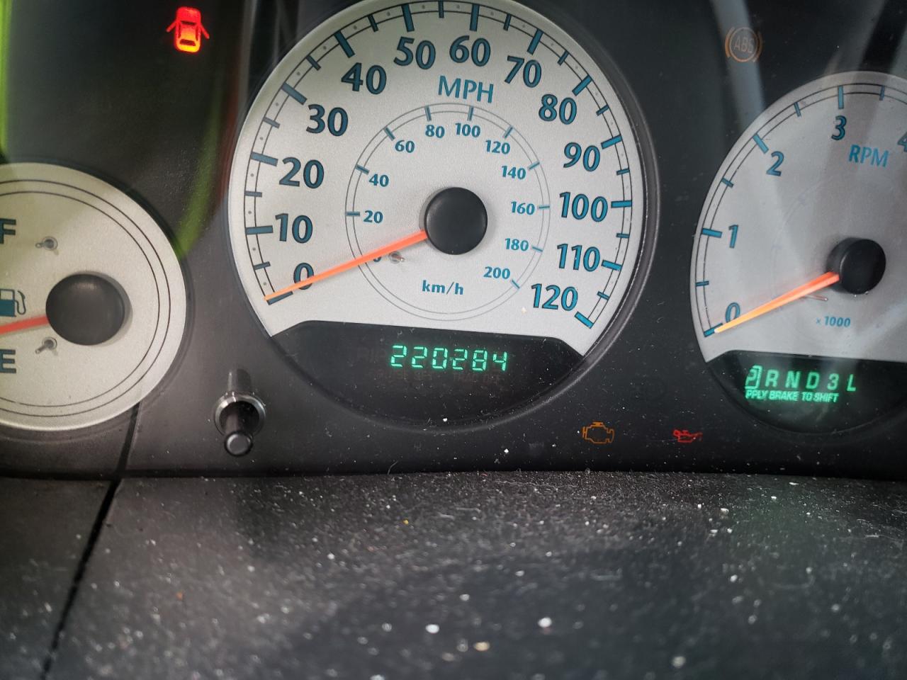 Photo 8 from auction – 2005 CHRYSLER TOWN & COU with VIN 2C4GP44R75R429076