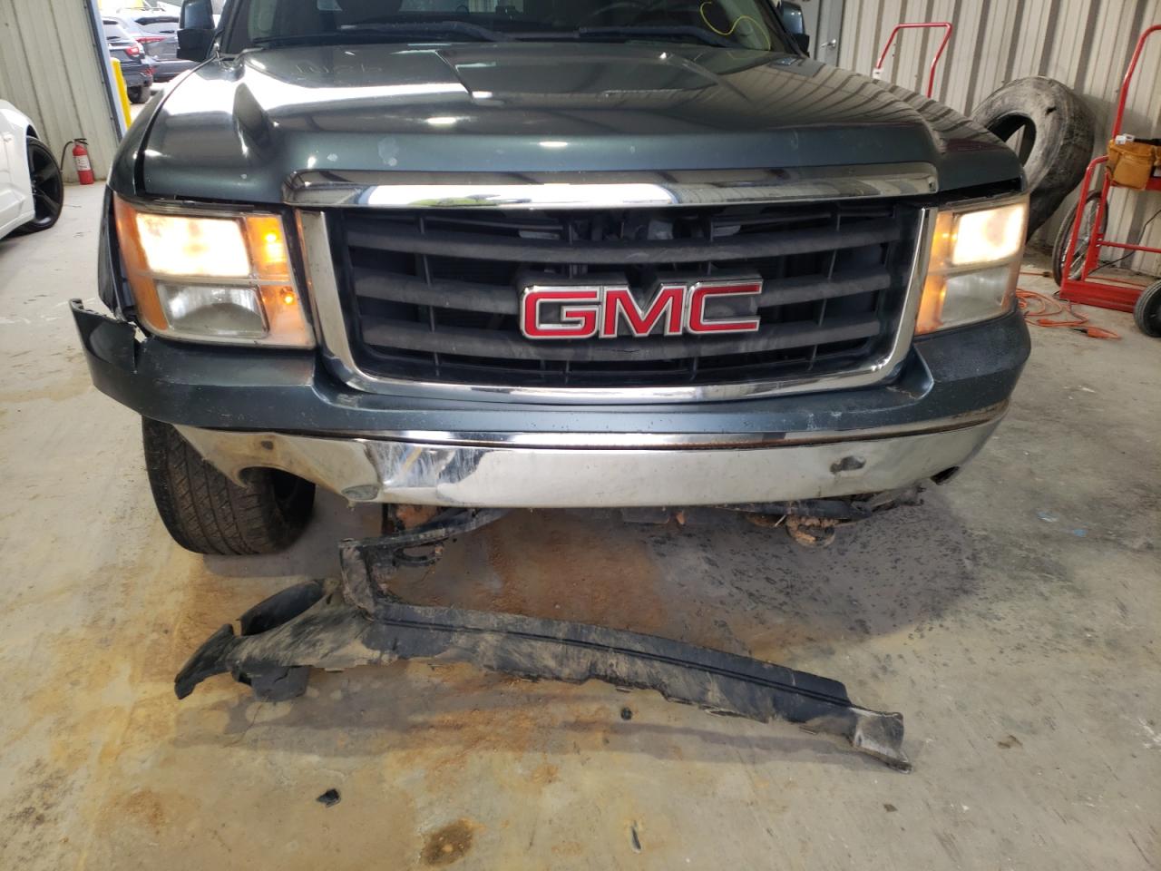 Фото 9 с аукциона – 2008 GMC SIERRA C15 с VIN 2GTEC13J481153844