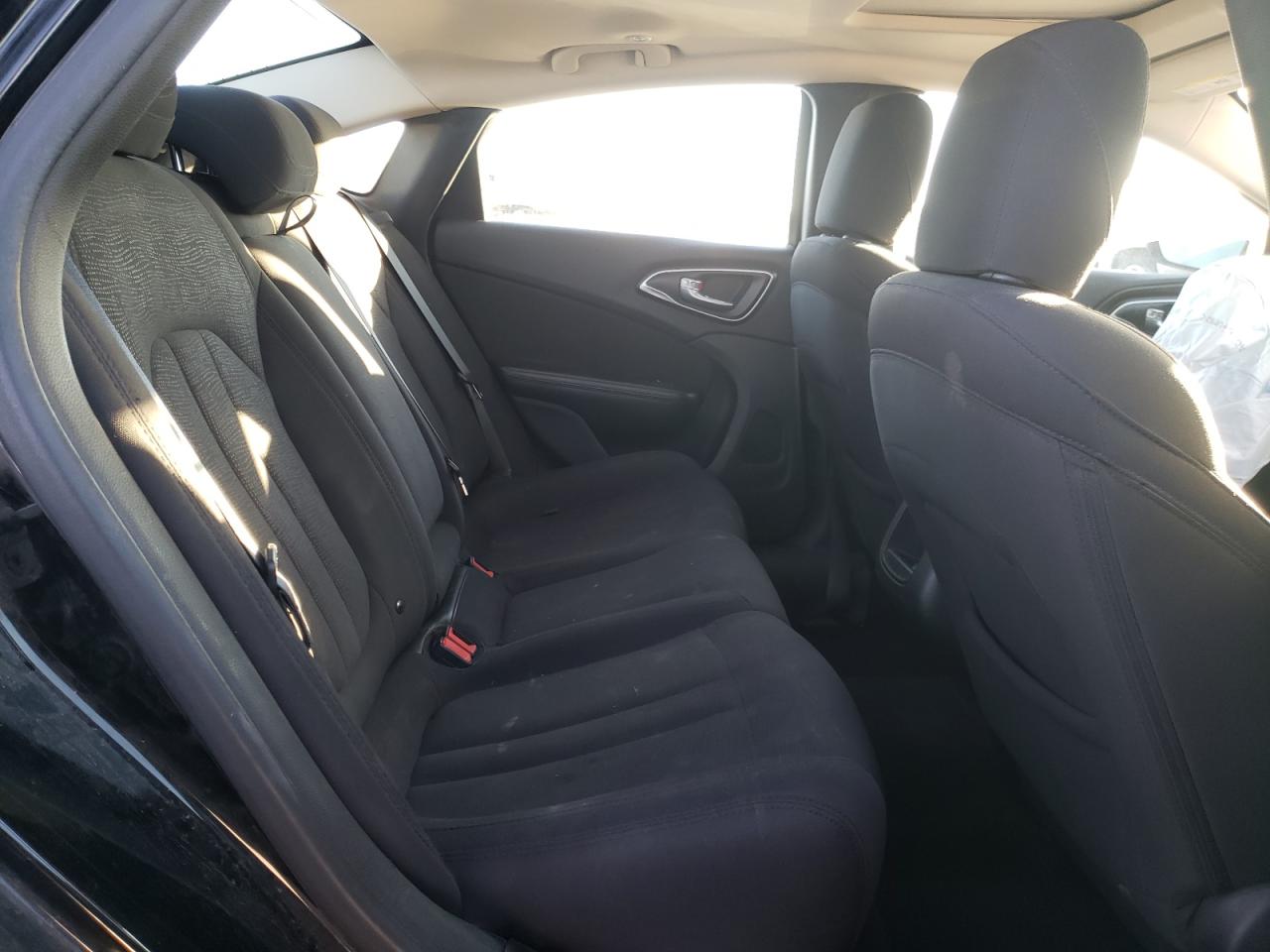 Photo 6 from auction – 2015 CHRYSLER 200 LIMITE with VIN 1C3CCCAB4FN691250
