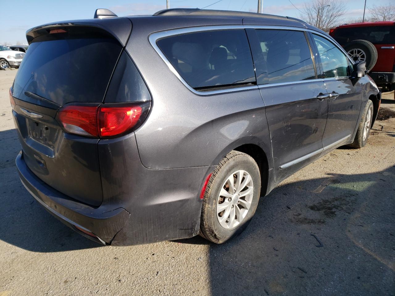 Photo 4 from auction – 2017 CHRYSLER PACIFICA T with VIN 2C4RC1BG4HR527264
