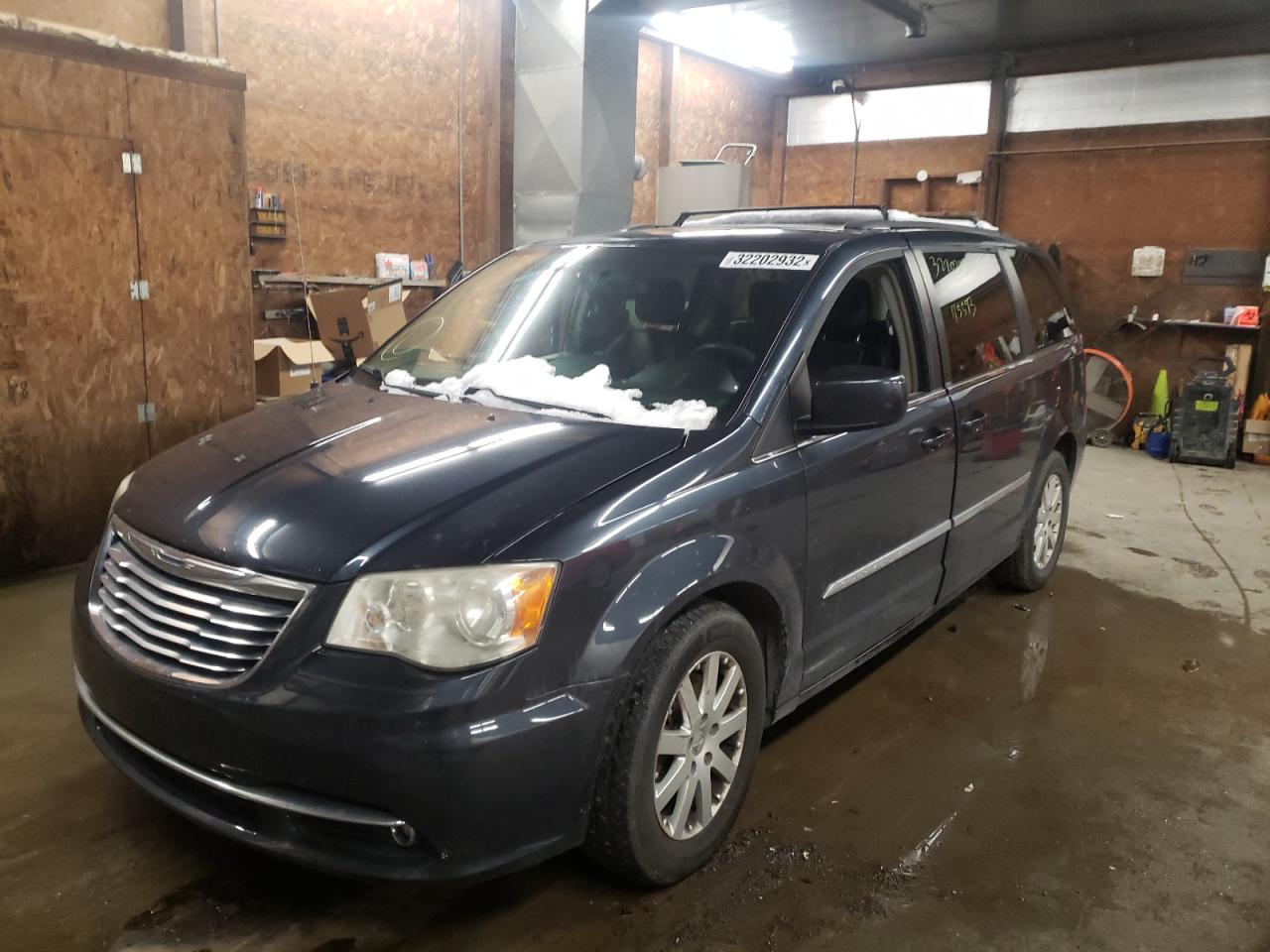 Photo 2 from auction – 2013 CHRYSLER TOWN & COU with VIN 2C4RC1BG2DR775801