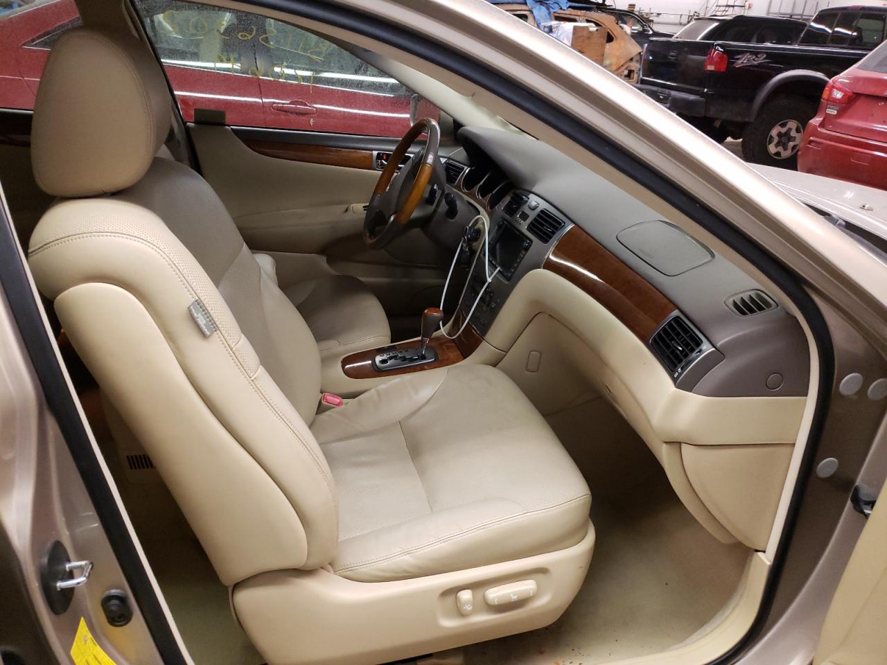 Photo 5 from auction – 2005 LEXUS ES 330 with VIN JTHBA30G755090826