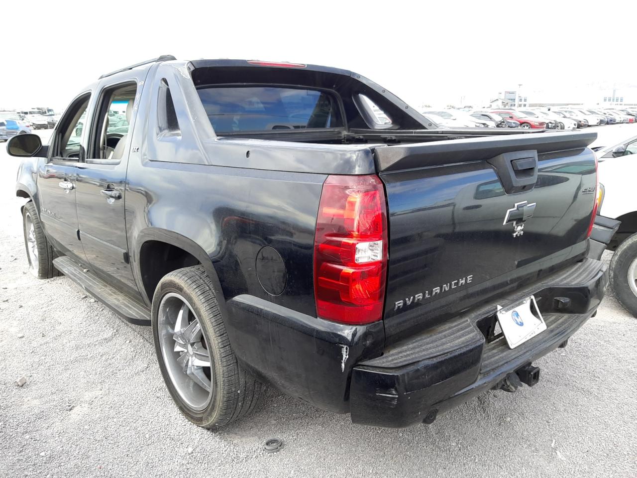Photo 3 from auction – 2007 CHEVROLET AVALANCHE with VIN 3GNEC12J97G105268