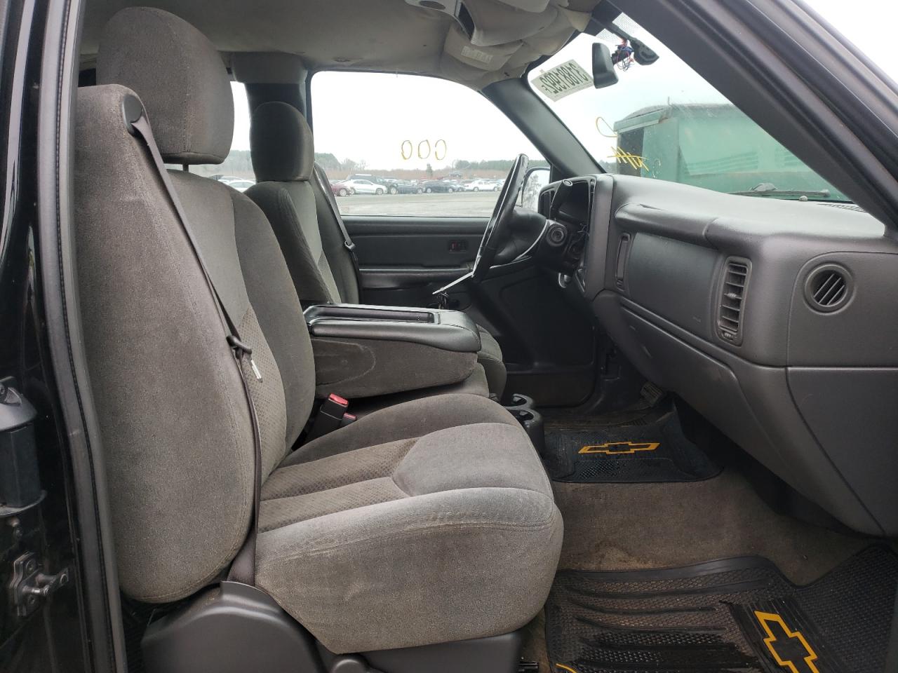 Photo 5 from auction – 2004 CHEVROLET SILVERADO with VIN 2GCEC19V341104557