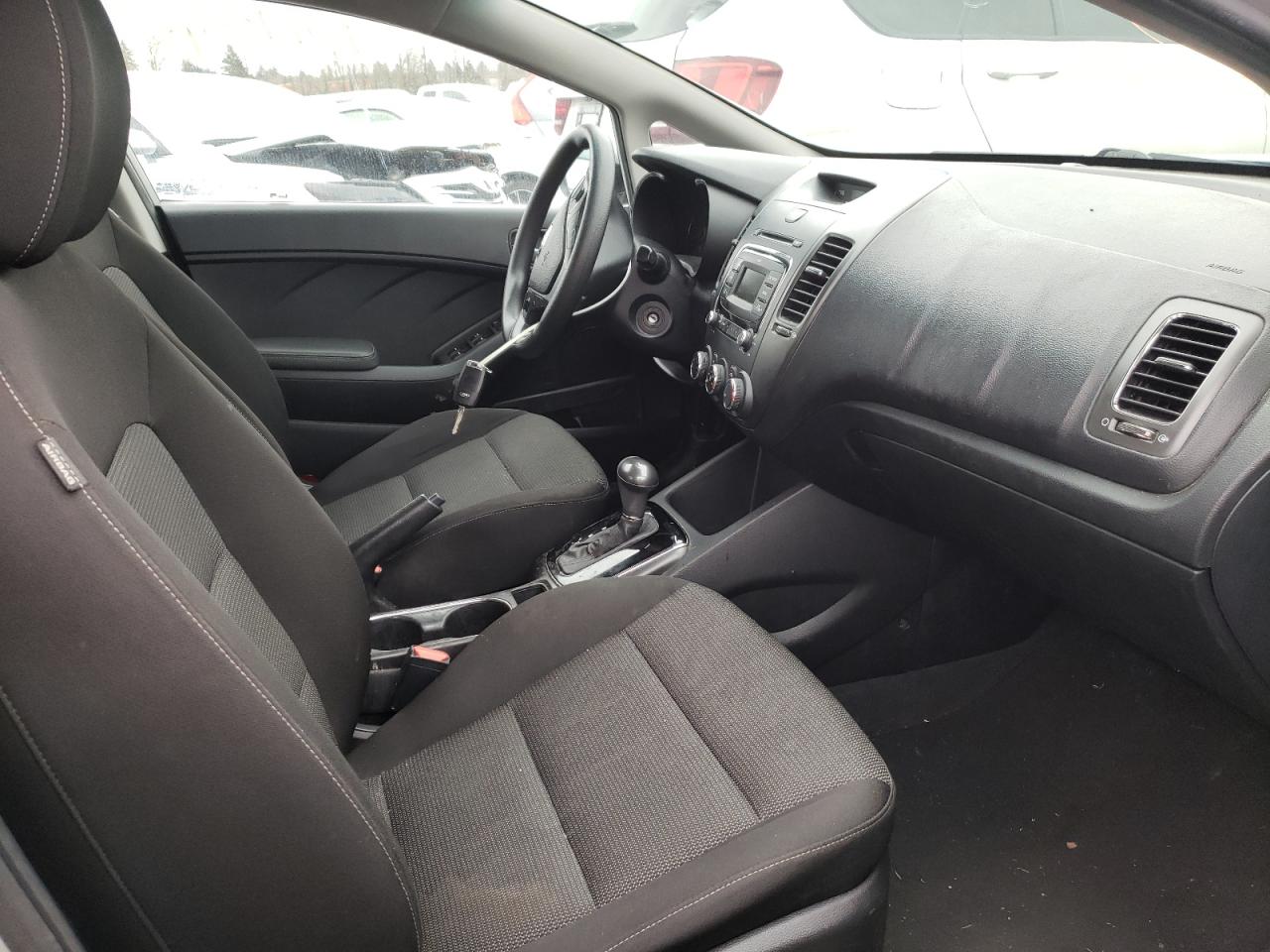 Photo 5 from auction – 2017 KIA FORTE LX with VIN 3KPFK4A71HE119170