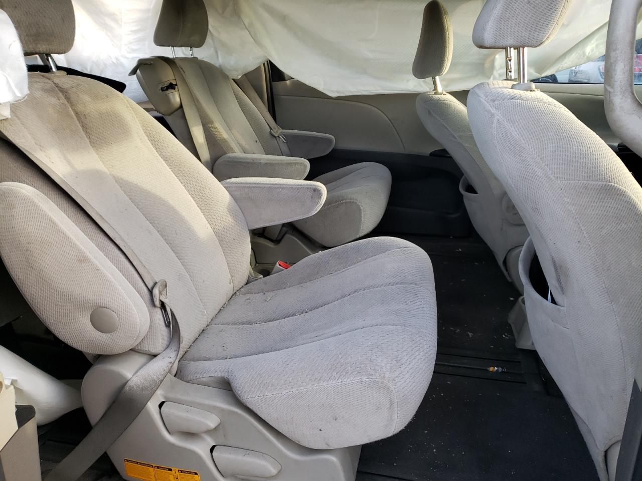 Photo 6 from auction – 2013 TOYOTA SIENNA LE with VIN 5TDKK3DC3DS306928