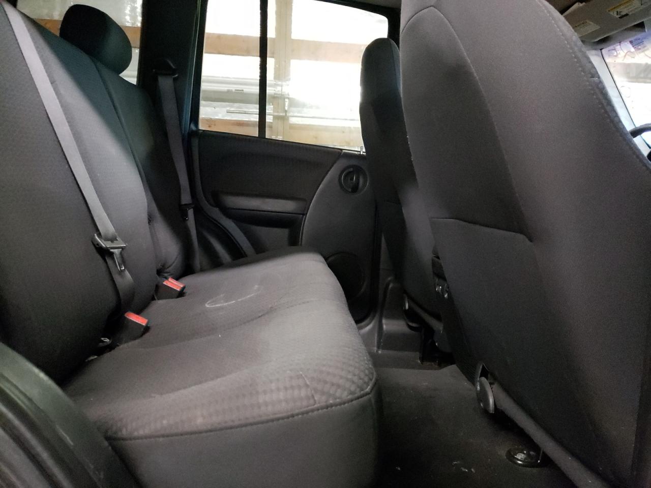 Photo 6 from auction – 2002 JEEP LIBERTY SP with VIN 1J4GL48K82W257520