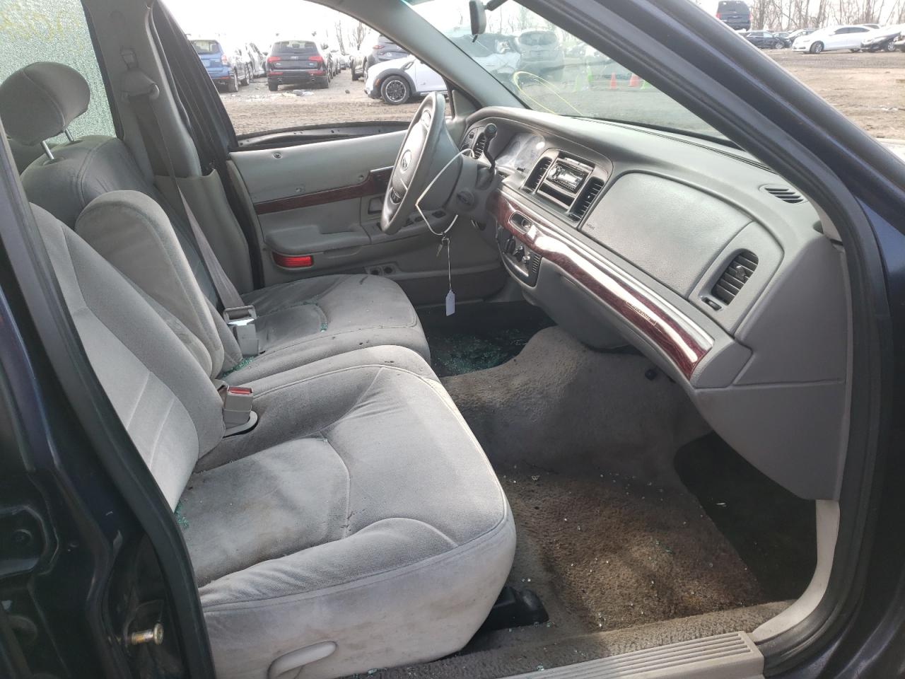 Photo 5 from auction – 2001 MERCURY GRAND MARQ with VIN 2MEFM74W31X645605