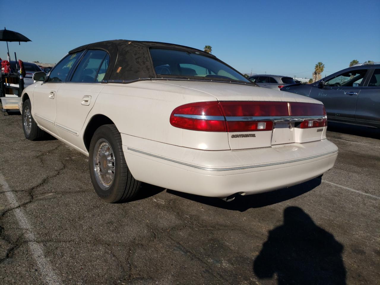 Photo 3 from auction – 1995 LINCOLN CONTINENTA with VIN 1LNLM97V2SY682080