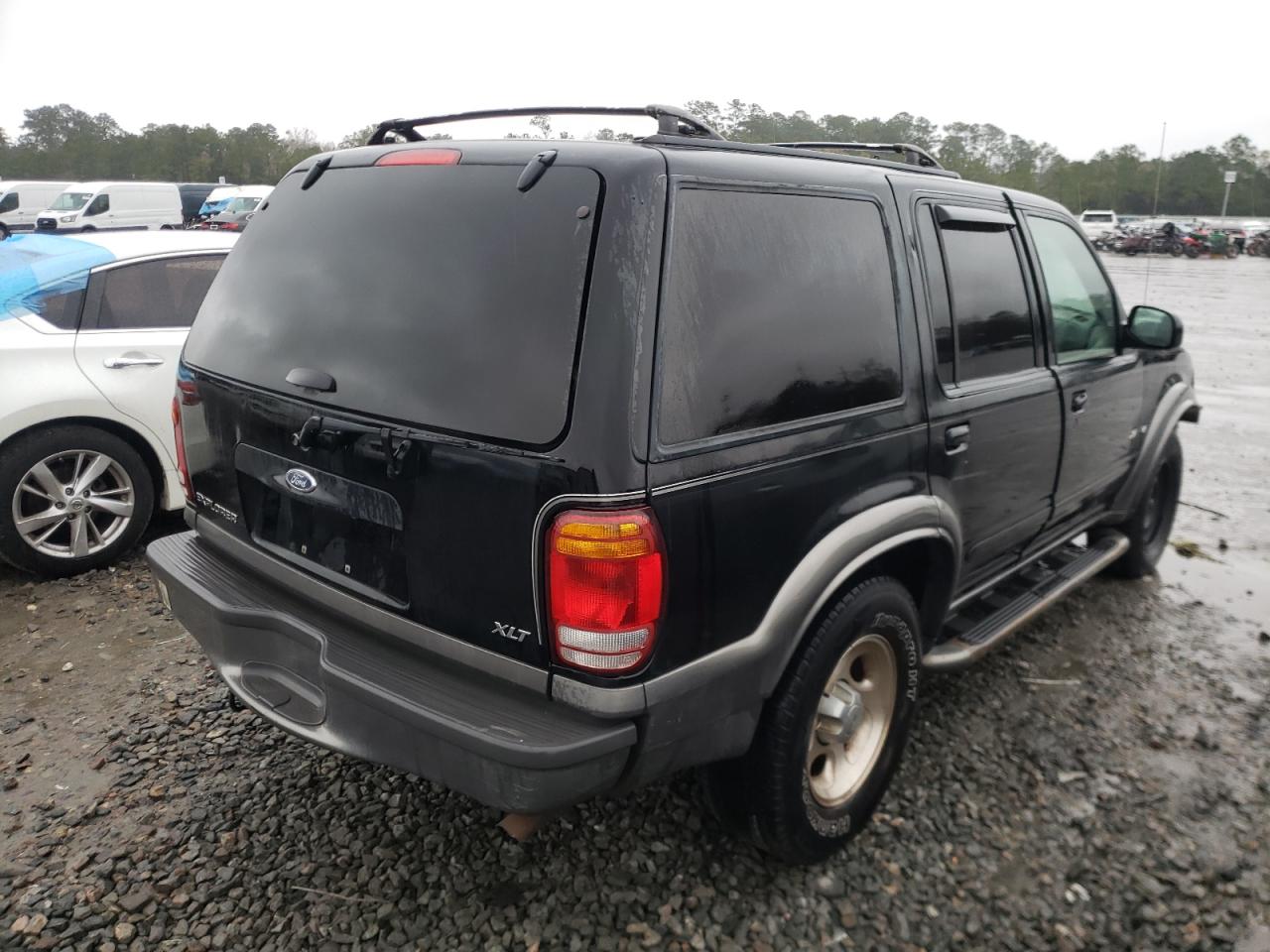 Photo 4 from auction – 2000 FORD EXPLORER X with VIN 1FMZU63P9YZB39750