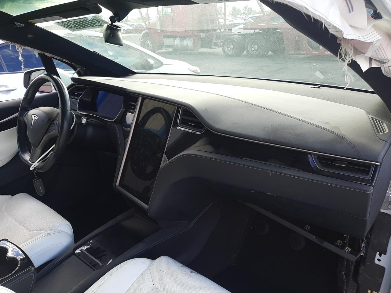 Photo 9 from auction – 2018 TESLA MODEL X with VIN 5YJXCBE48JF123562