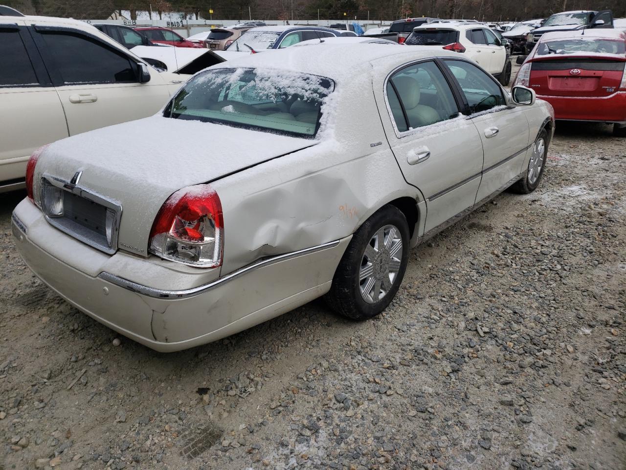 Photo 4 from auction – 2004 LINCOLN TOWN CAR U with VIN 1LNHM83W84Y609765