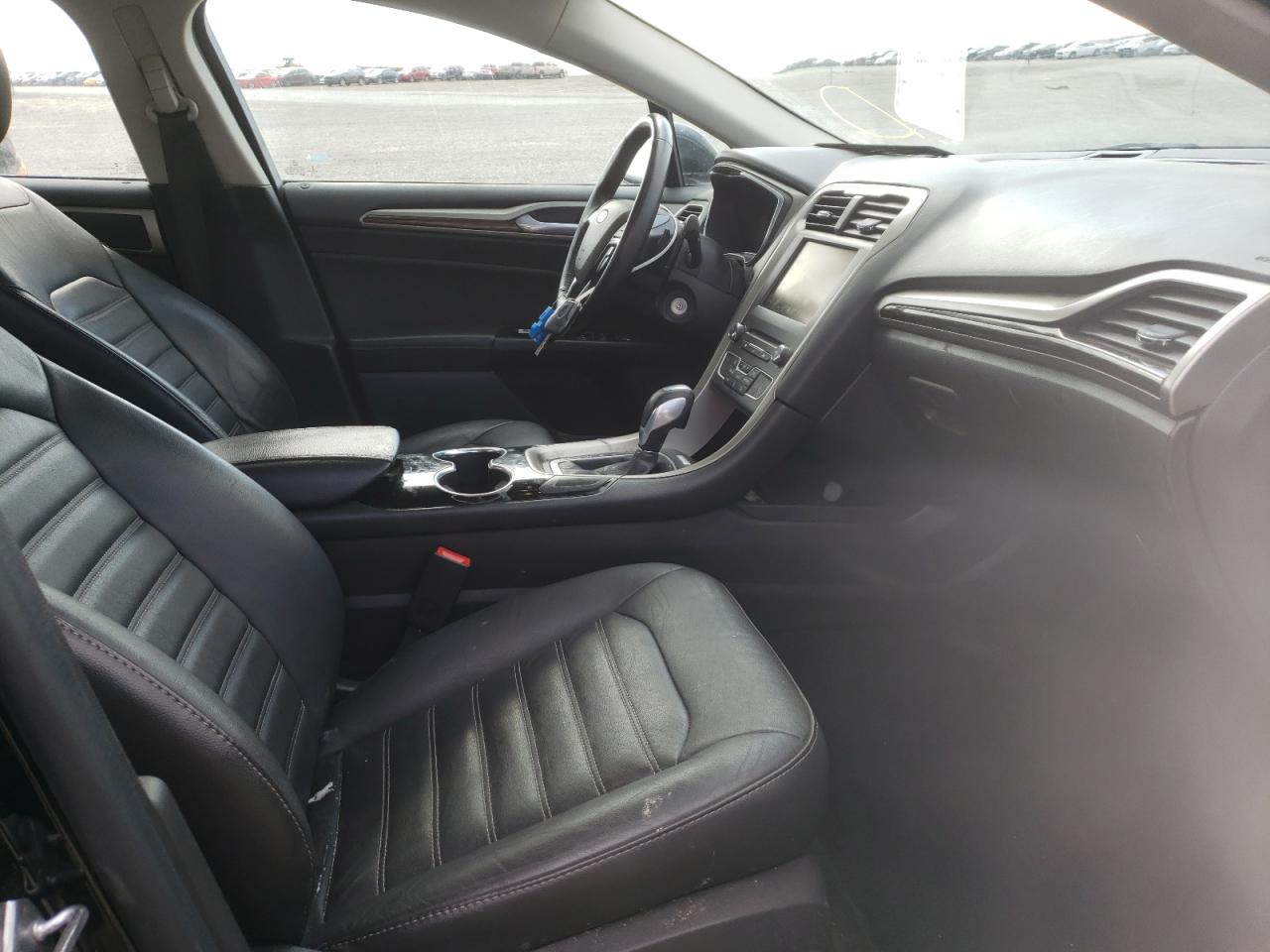 Photo 5 from auction – 2016 FORD FUSION SE with VIN 3FA6P0T97GR312638
