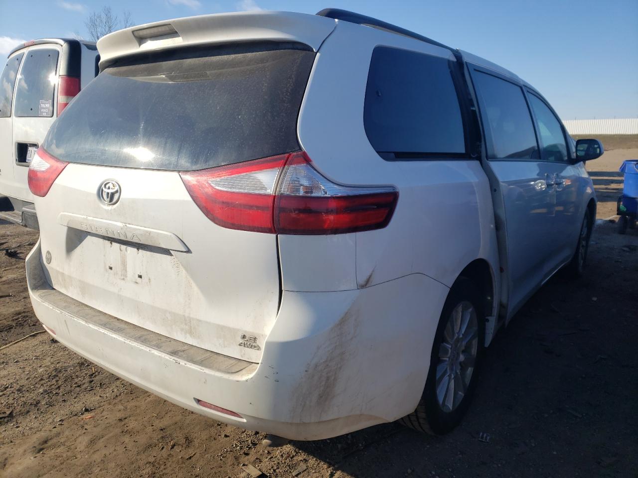 Photo 4 from auction – 2017 TOYOTA SIENNA LE with VIN 5TDJZ3DC3HS159734