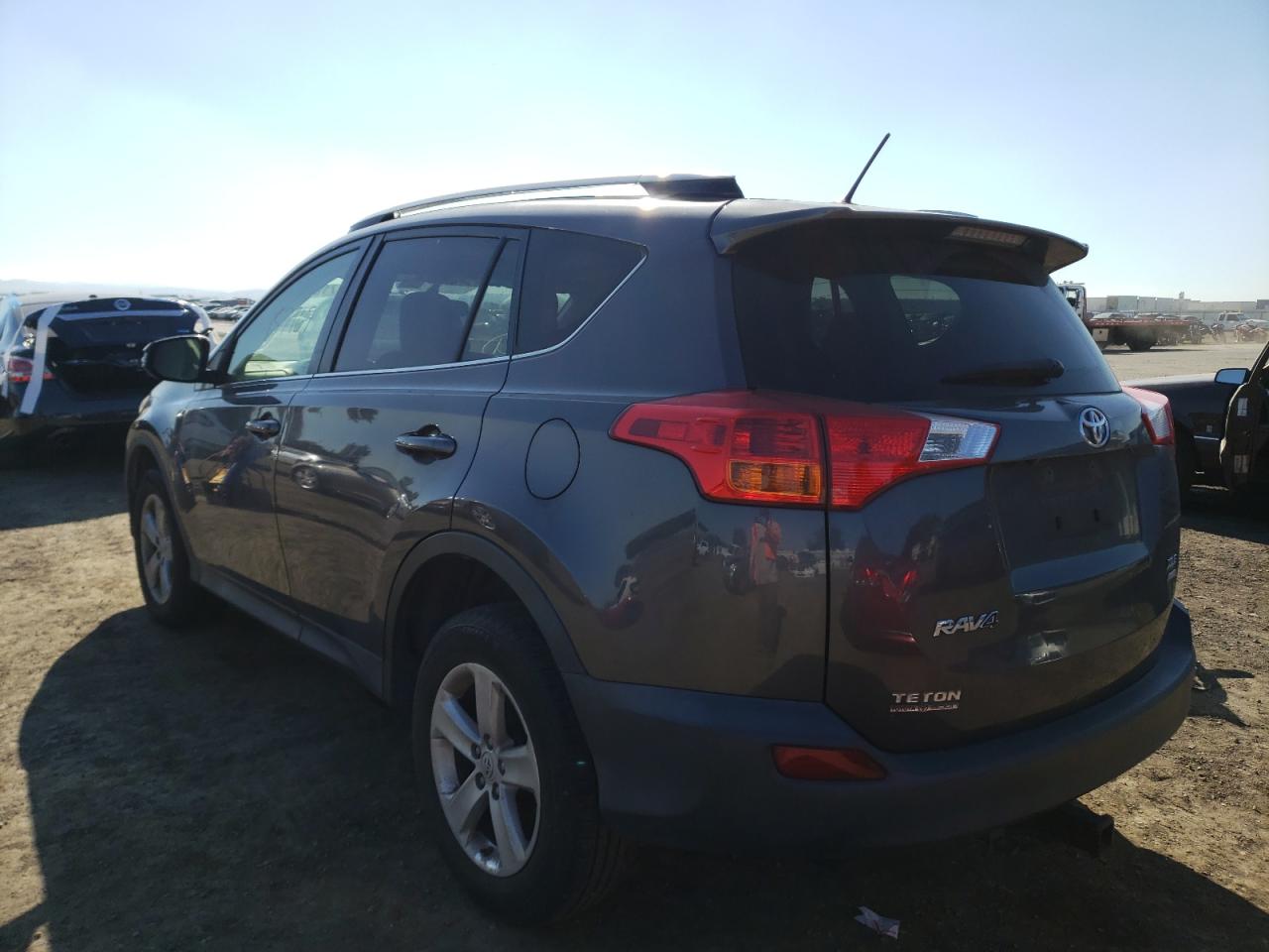 Photo 3 from auction – 2014 TOYOTA RAV4 XLE with VIN JTMRFREV0EJ003576
