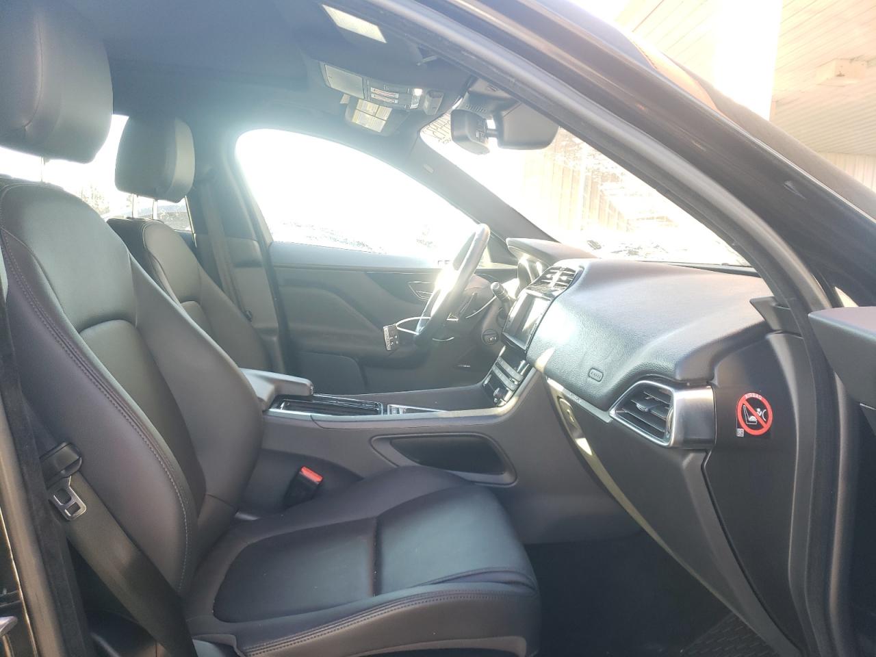 Photo 5 from auction – 2018 JAGUAR F-PACE PRE with VIN SADCJ2FN6JA269225