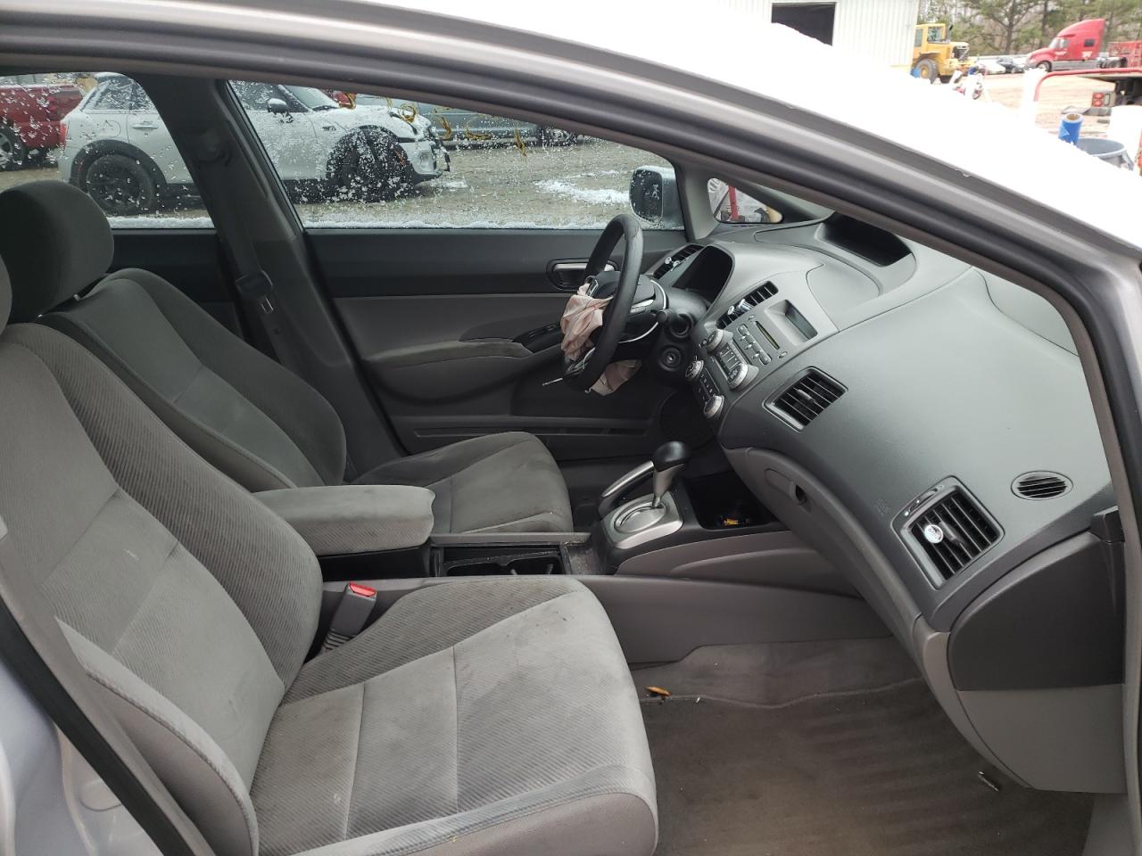 Photo 5 from auction – 2011 HONDA CIVIC LX with VIN 2HGFA1F50BH534602