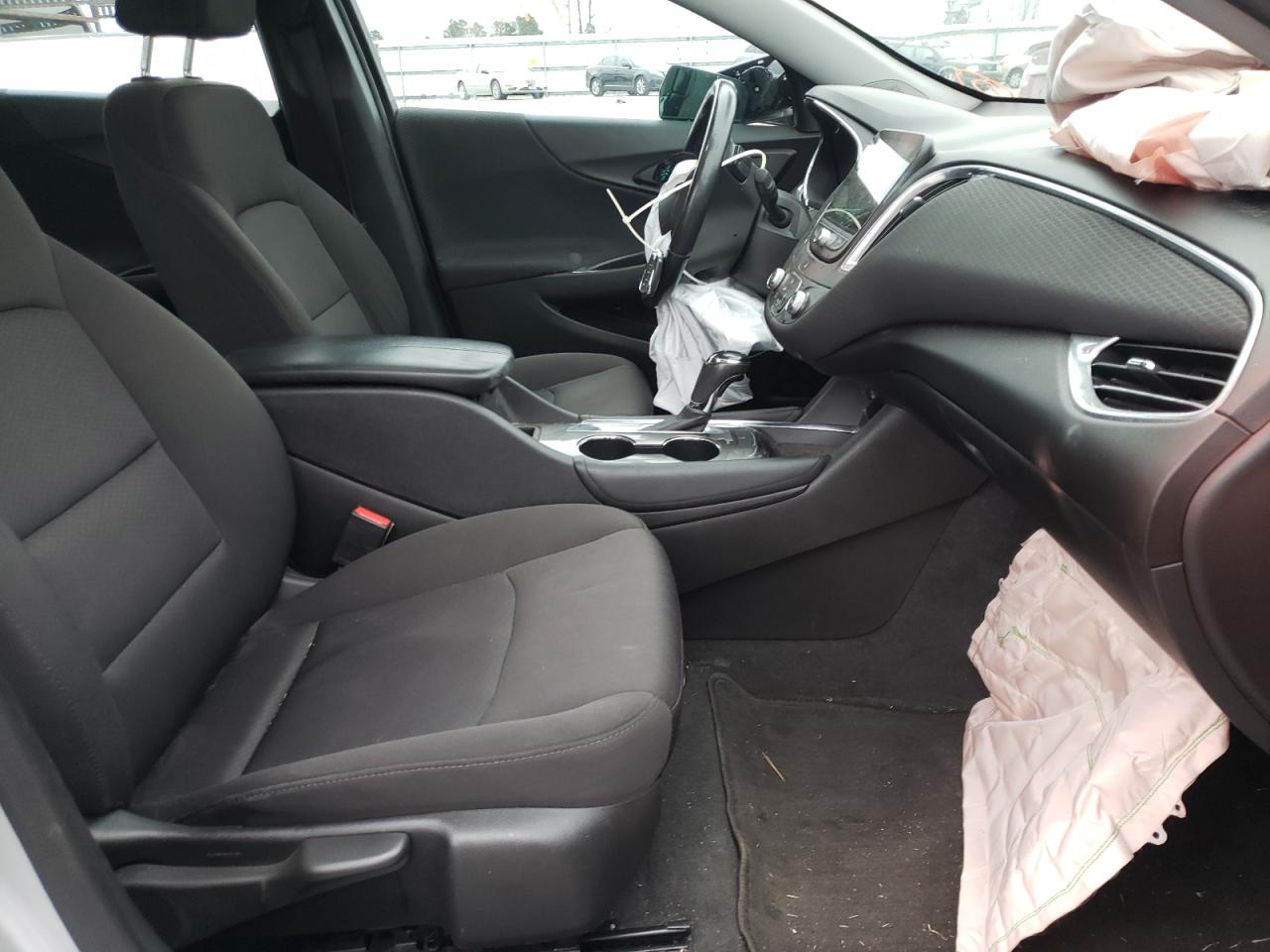 Photo 5 from auction – 2018 CHEVROLET MALIBU LT with VIN 1G1ZD5ST3JF167072