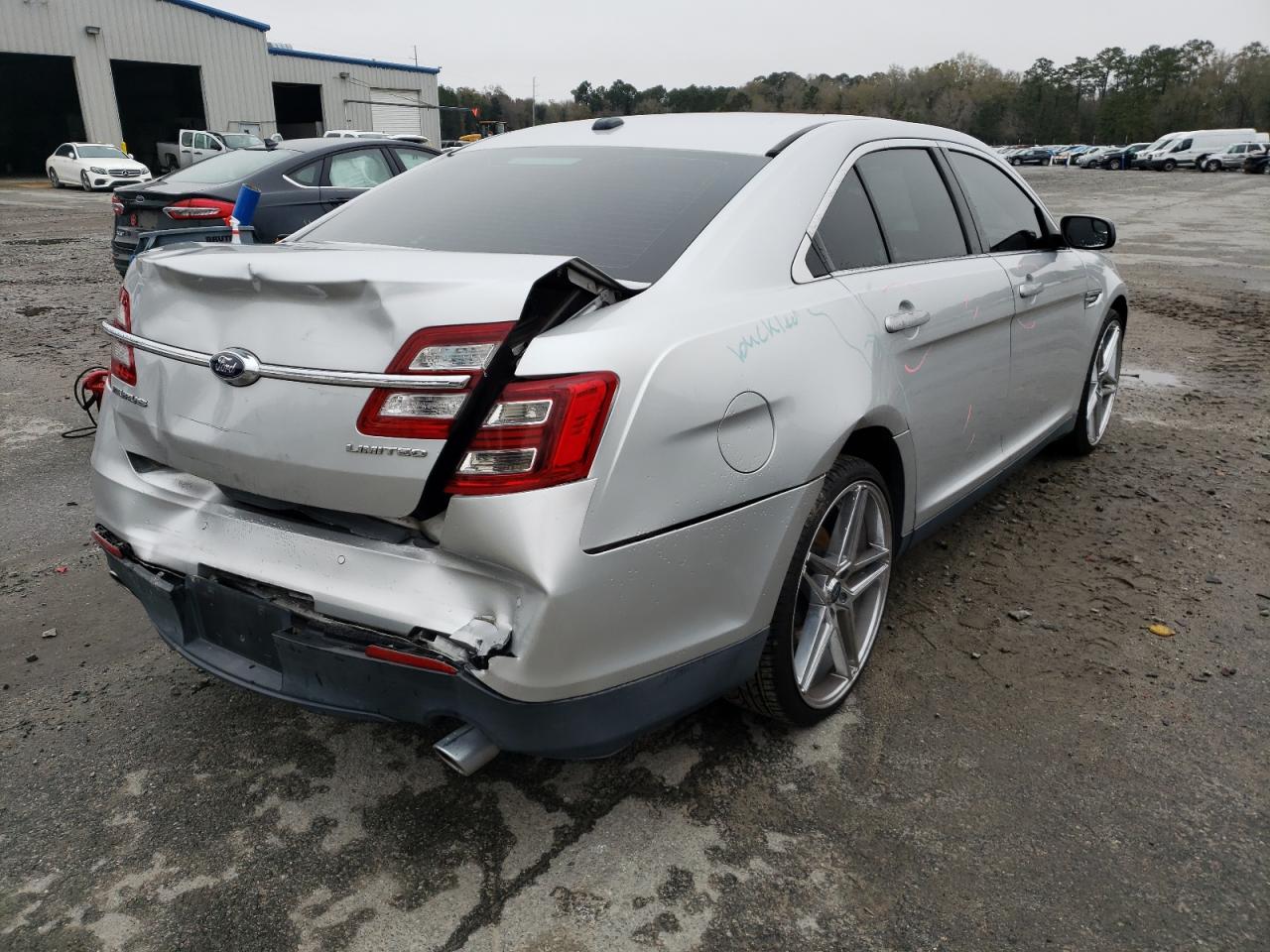 Photo 4 from auction – 2015 FORD TAURUS LIM with VIN 1FAHP2F85FG104707