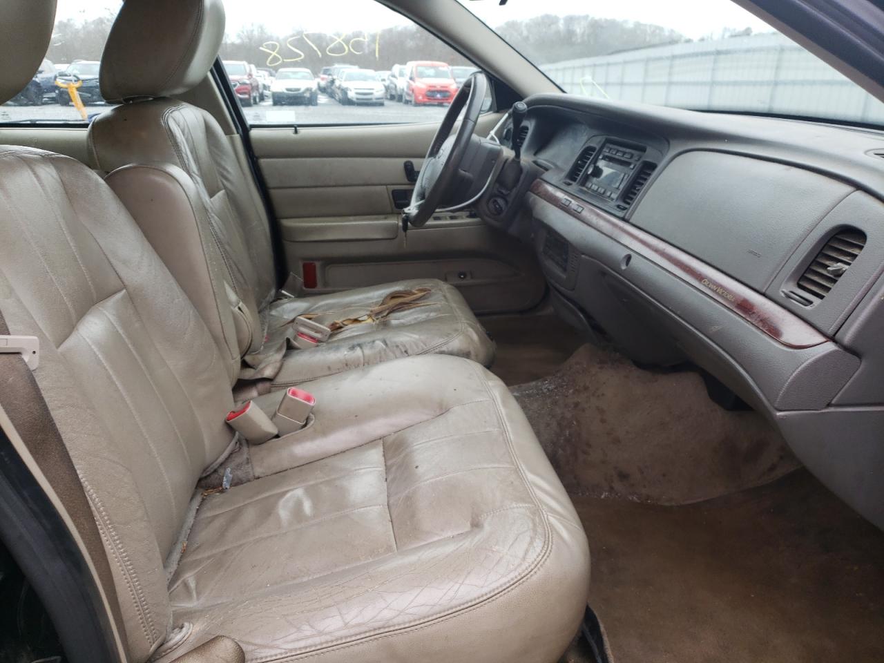 Photo 5 from auction – 2011 FORD CROWN VICT with VIN 2FABP7EV1BX136147