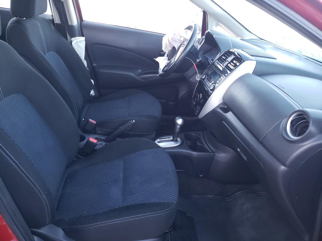 Photo 5 from auction – 2015 NISSAN VERSA NOTE with VIN 3N1CE2CP8FL404682