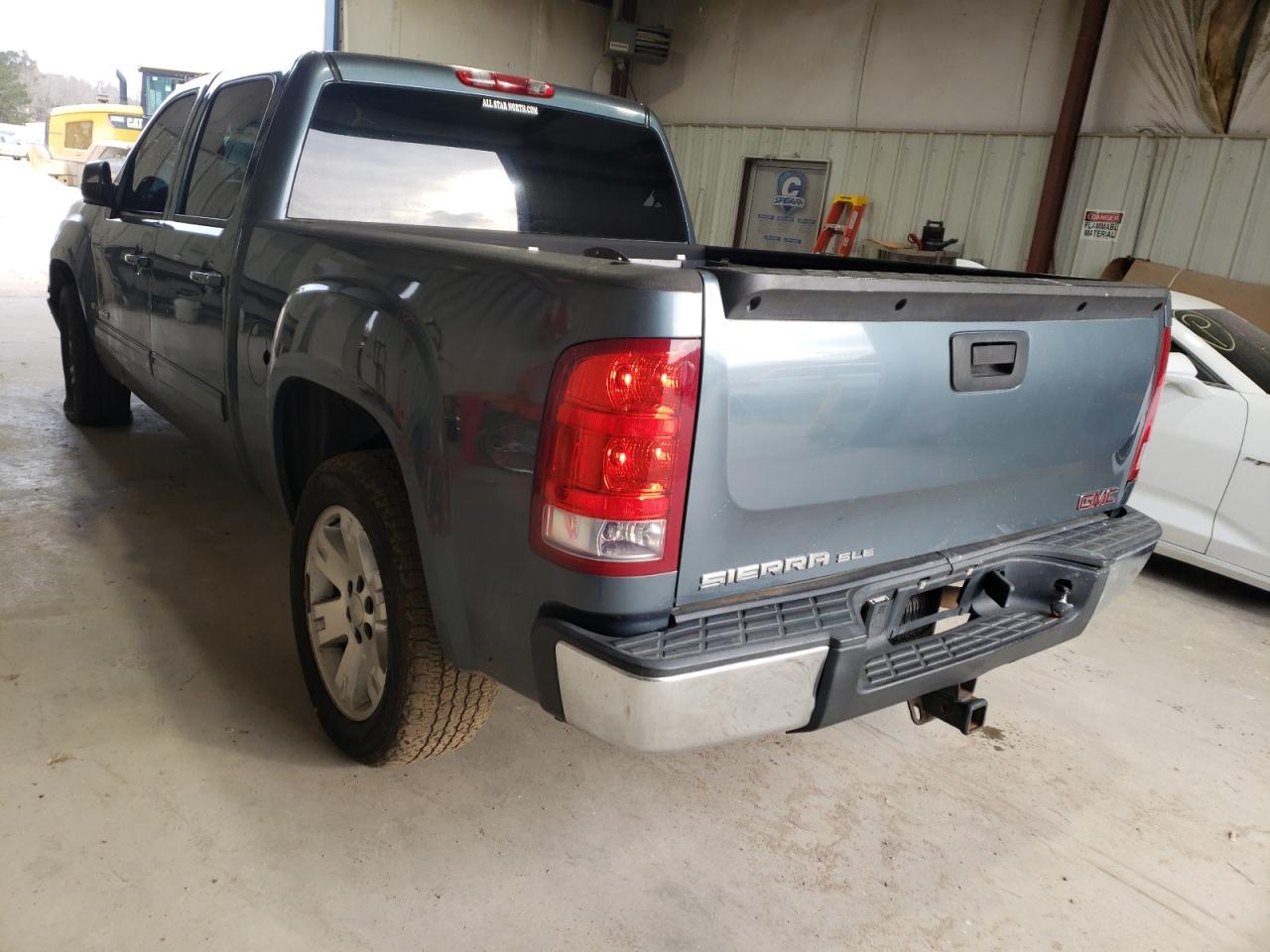 Фото 3 с аукциона – 2008 GMC SIERRA C15 с VIN 2GTEC13J481153844
