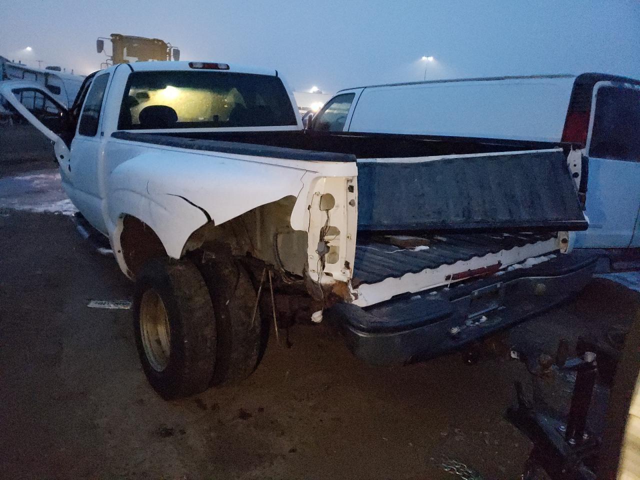 Photo 3 from auction – 2001 CHEVROLET SILVERADO with VIN 1GCJK39G11E317757