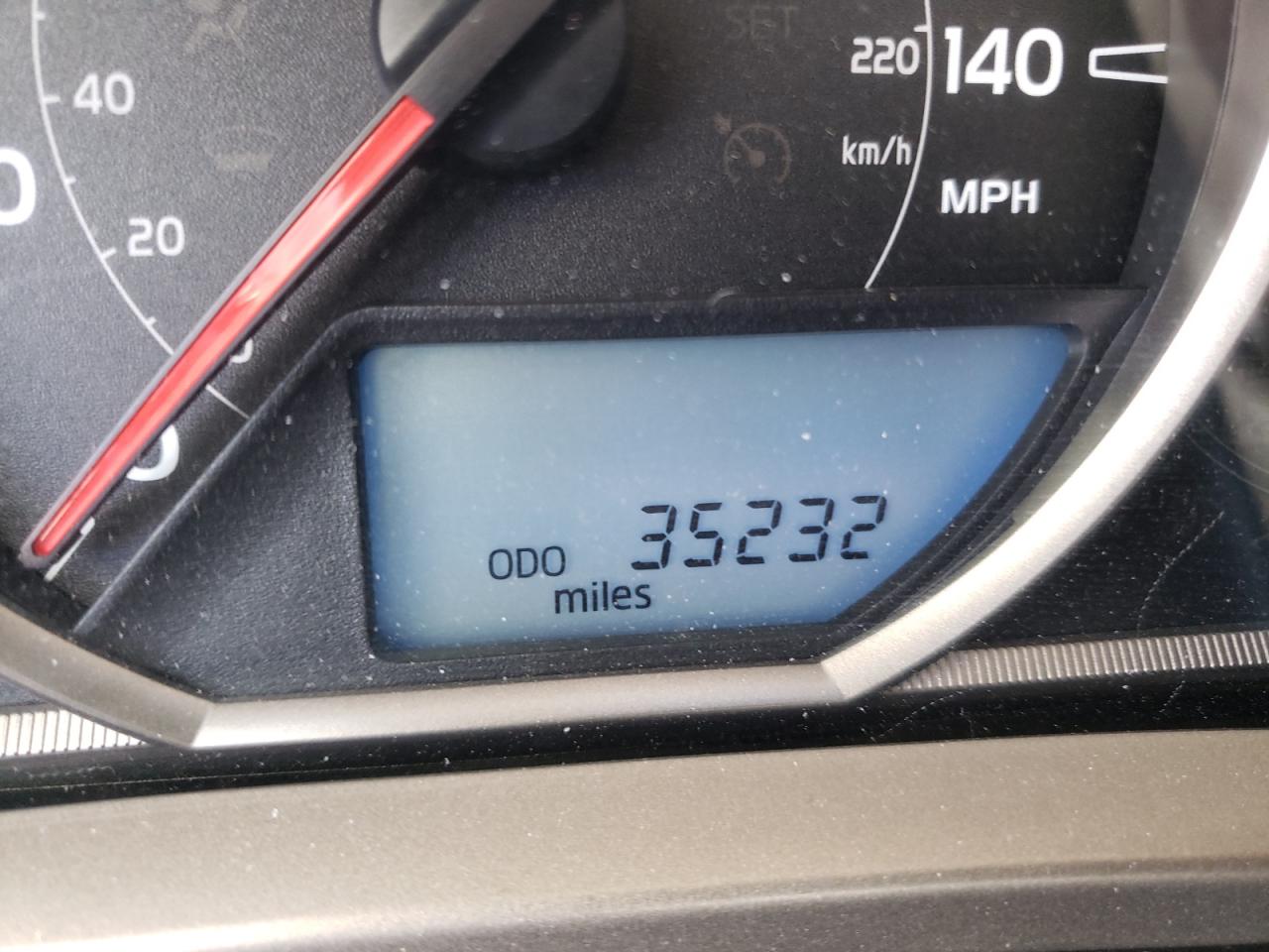 Photo 8 from auction – 2015 TOYOTA RAV4 LE with VIN JTMZFREV2FJ025998
