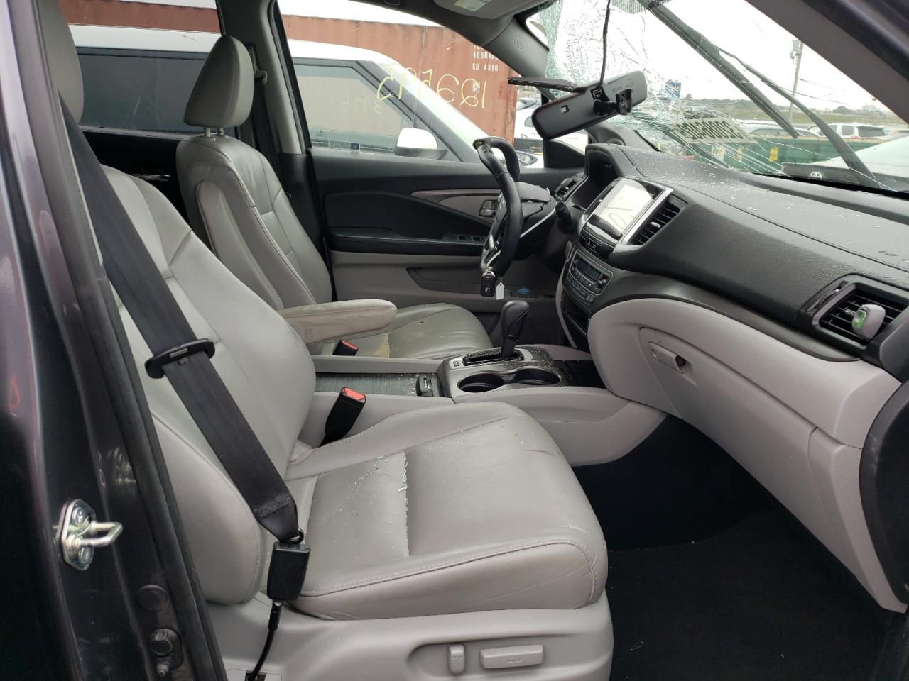 Photo 5 from auction – 2017 HONDA PILOT EXL with VIN 5FNYF5H59HB005676