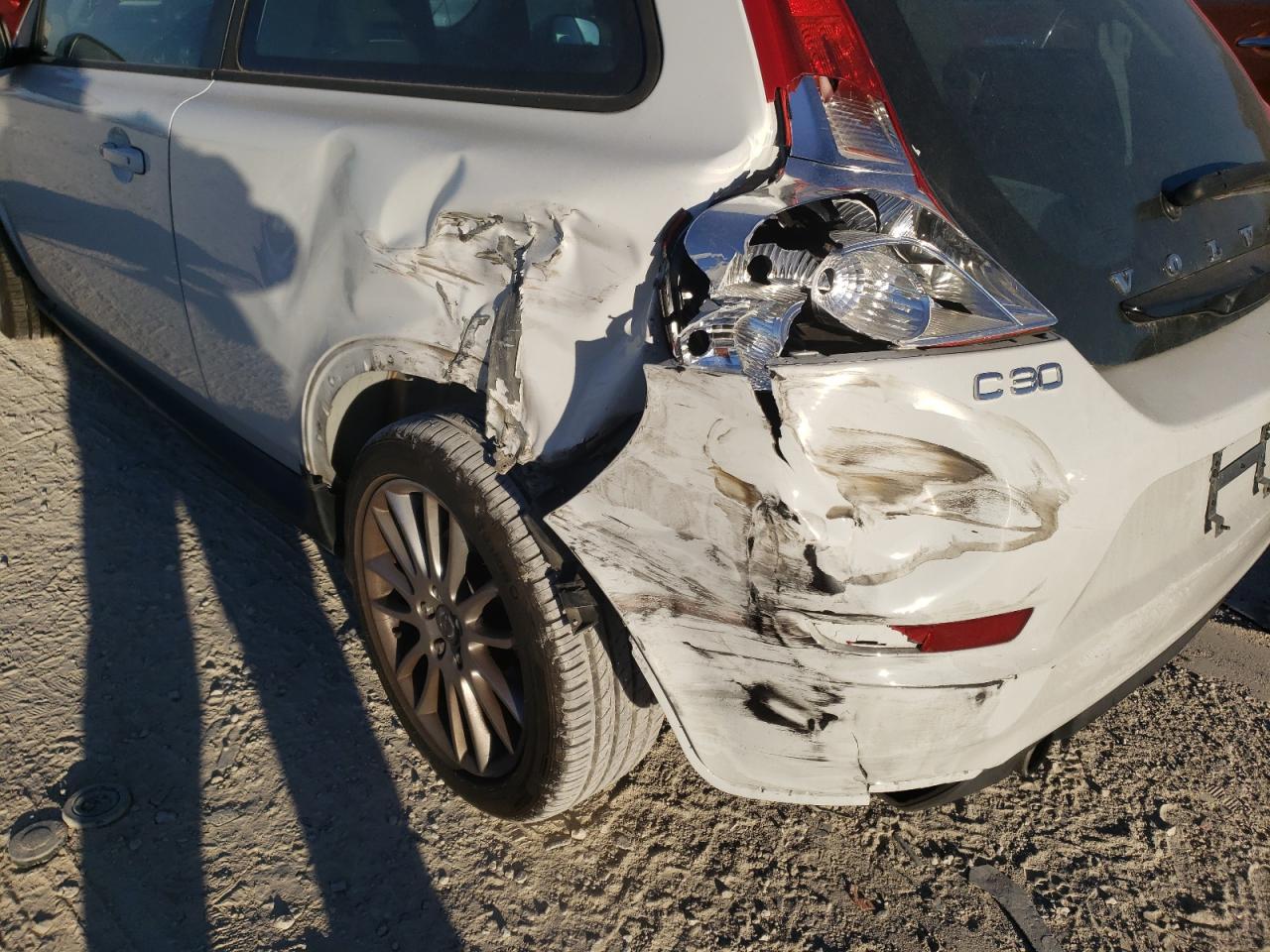 Photo 9 from auction – 2011 VOLVO C30 T5 with VIN YV1672MK0B2207471