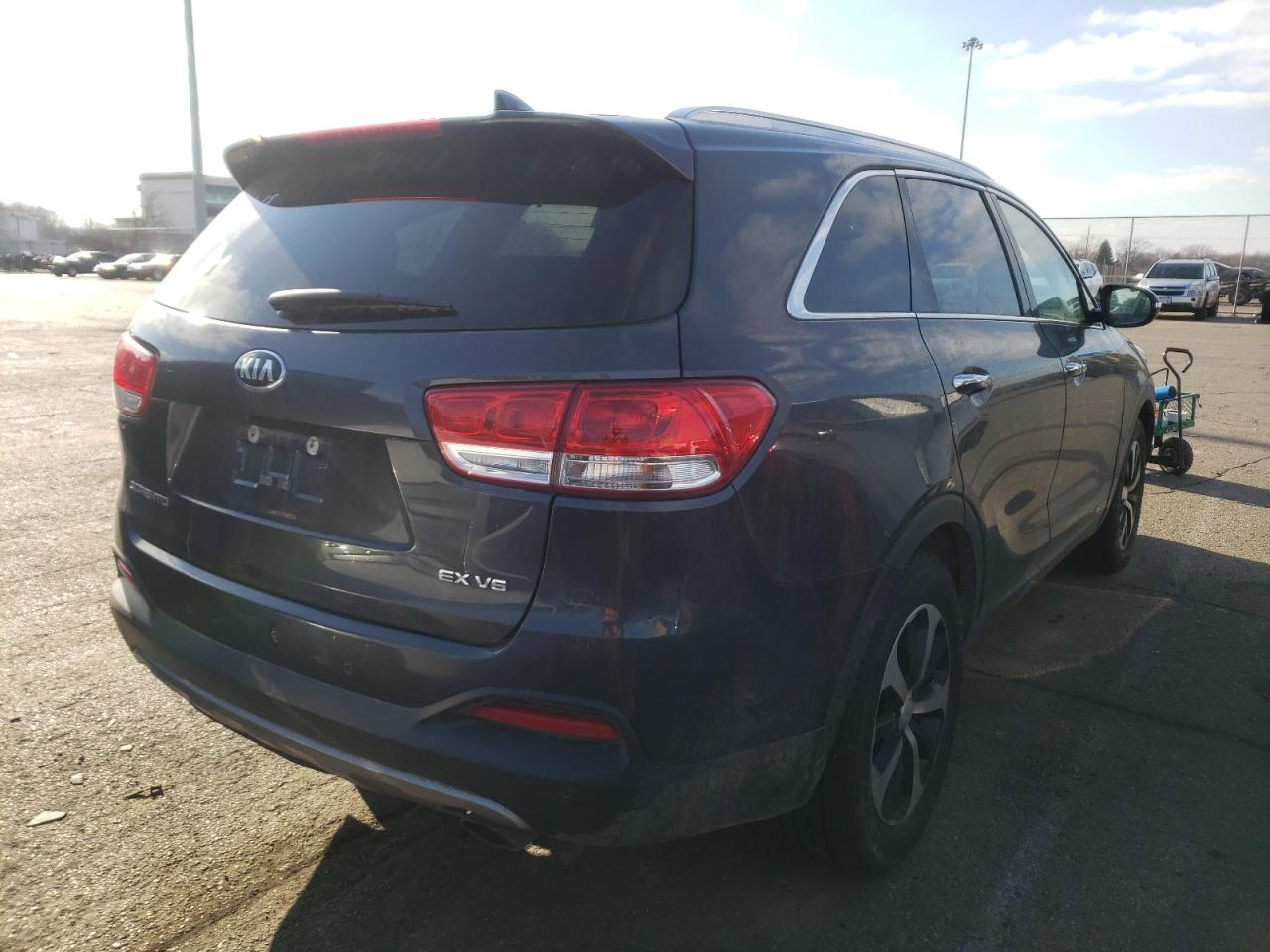 Photo 4 from auction – 2017 KIA SORENTO EX with VIN 5XYPHDA59HG313885