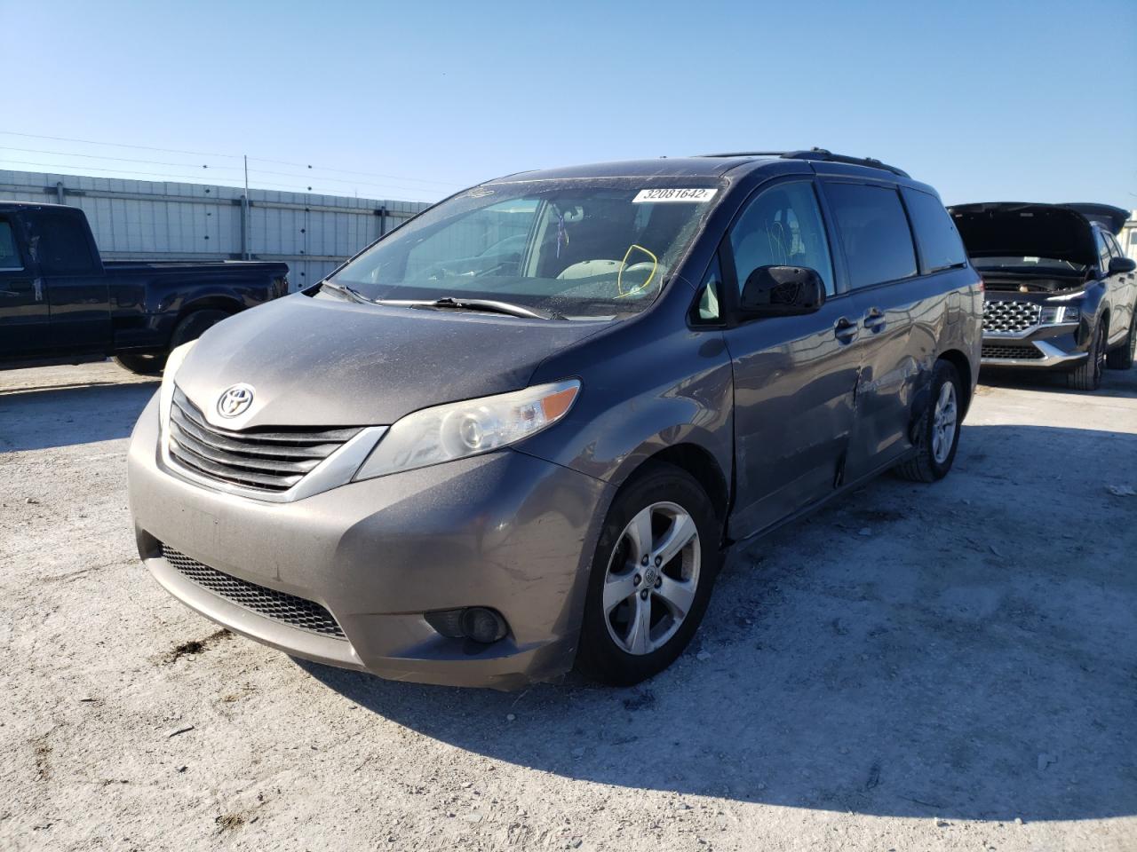 Photo 2 from auction – 2012 TOYOTA SIENNA LE with VIN 5TDKK3DC5CS185012